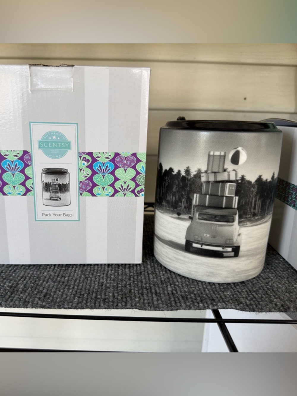 Scentsy Black & White 'Pack Your Bags' Wax Warmer